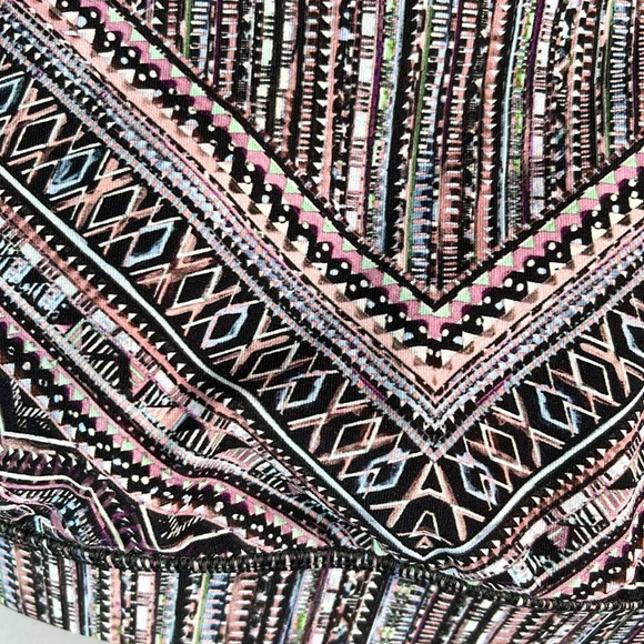 LULULEMON Energy Bra Tribal Pace Pink Blue Black Luxtreme Training Sport Size 8 - Picture 4 of 9